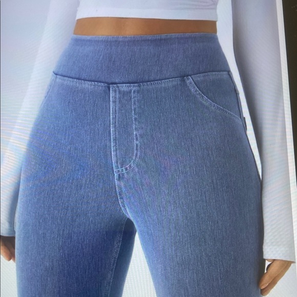 SMALL(FULL LENGTH).   HALARA FLEX DENIUM KNIT CASUAL LEGGINGS - Picture 3 of 9